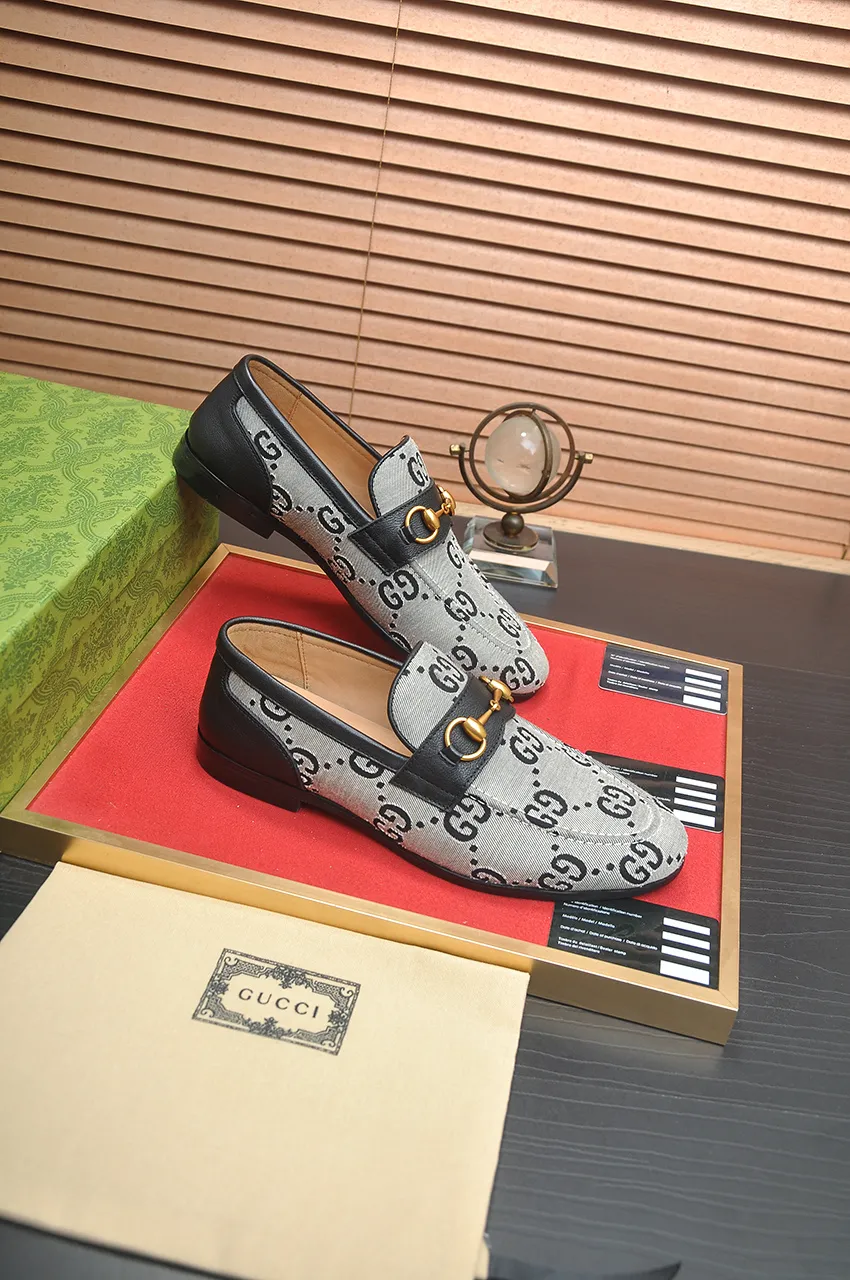 Men's shoes 💰600💶 Brand: GUCCI (Gucci) Standard size: Men's size 38/44 (45 can be customized) Grade: Same as the official website Original quality Material: Original cowhide Water-dyed cowhide lining Original rubber outsole Style category: Men's fashionable casual leather shoes Distinguished big-name luxury elements Top luxury Color: Actual picture